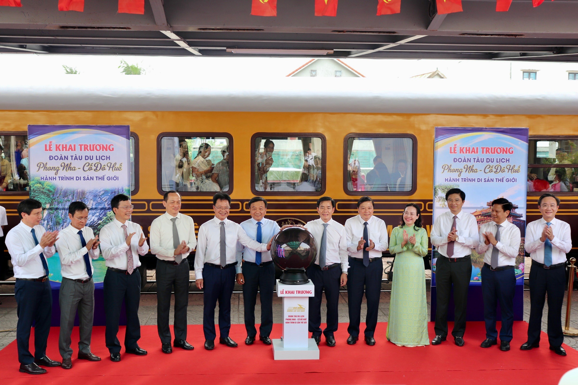 Khai trương Đoàn tàu “Phong Nha – Cố Đô Huế: Hành trình di sản thế giới”