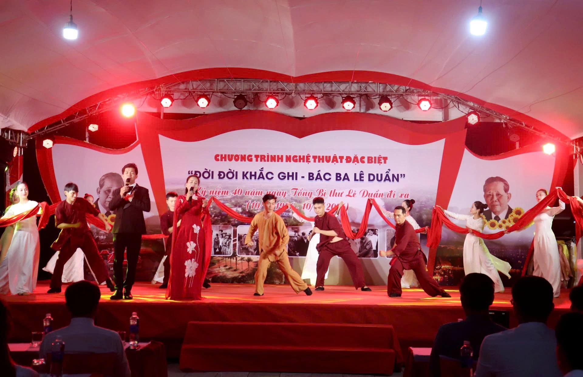 Xúc động chương trình nghệ thuật “Đời đời khắc ghi – Bác Ba Lê Duẩn”