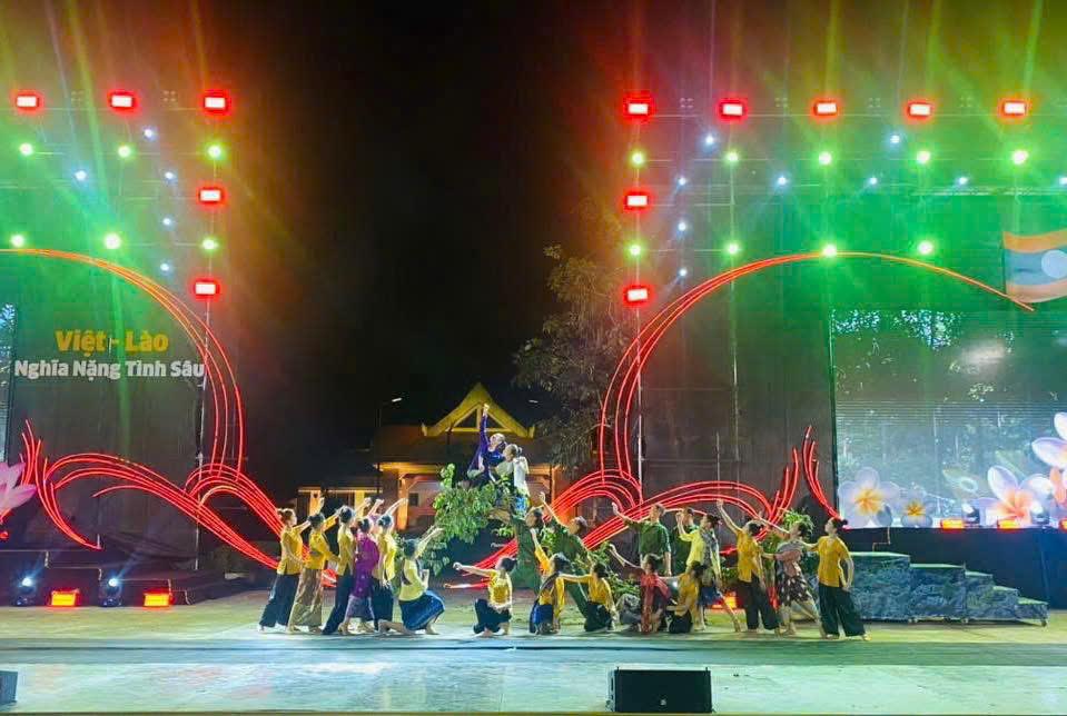 Trường Sơn Đông gọi Trường Sơn Tây, Việt - Lào nghĩa nặng tình sâu