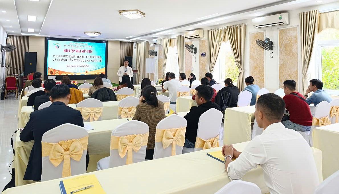 Tổ chức khóa cập nhật kiến thức cho hướng dẫn viên du lịch năm 2025