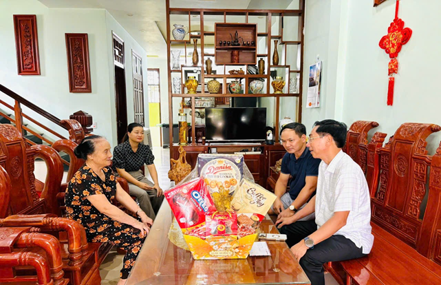 Ấm áp nghĩa tình tri ân các gia đình chính sách nhân Ngày Thương binh - Liệt sĩ