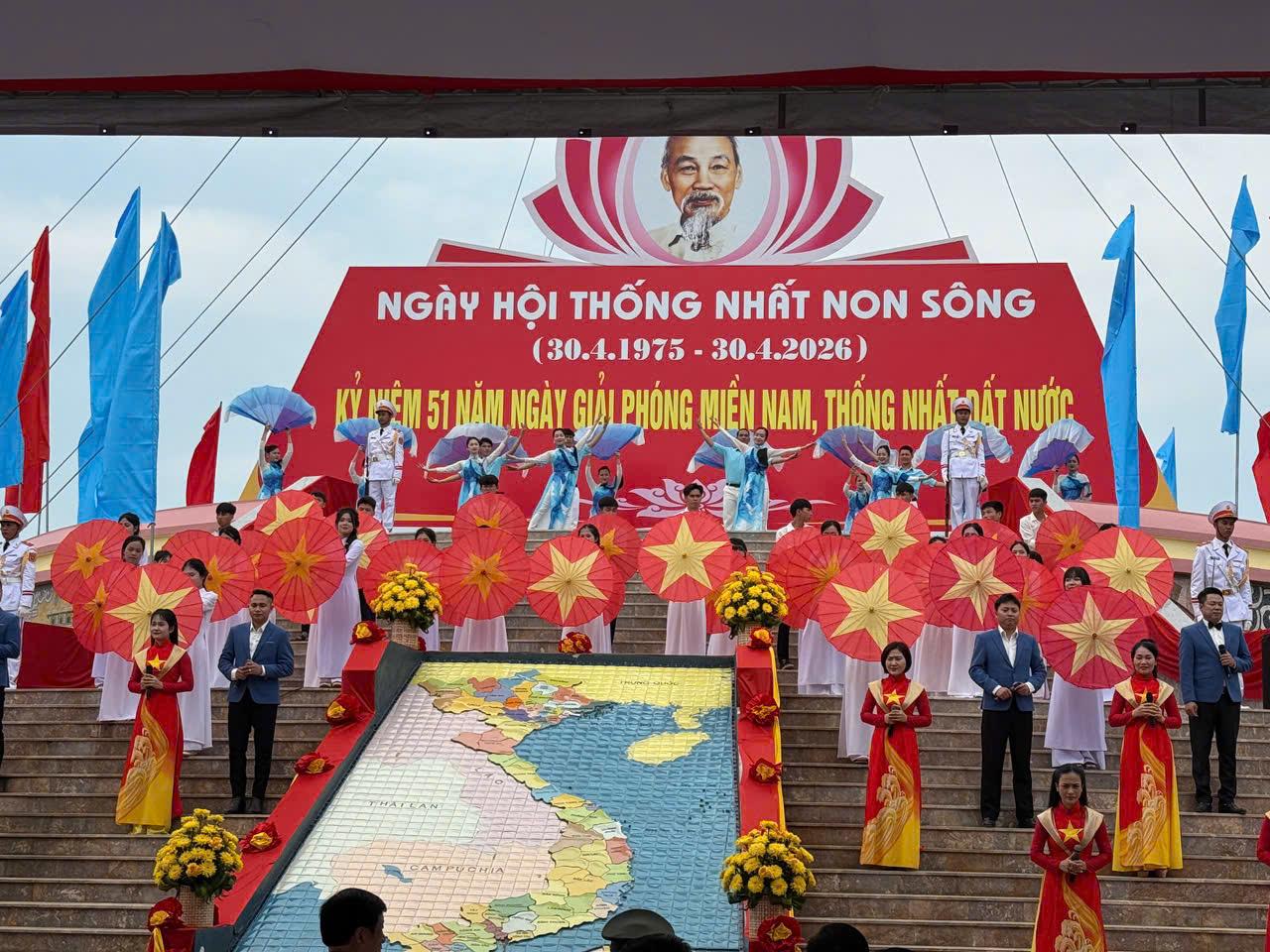 Lễ Thượng cờ Thống nhất non sông bên dòng Bến Hải
