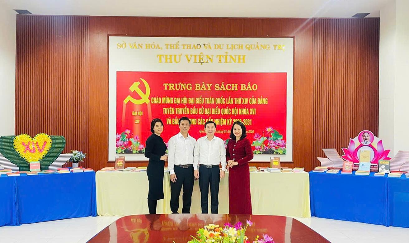 Đồng chí Hoàng Thanh Hiến – Phó giám đốc Sở Văn hóa, Thể thao và Du lịch thăm và làm việc tại Thư...